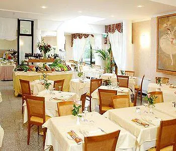 Hotel Ferrari Salsomaggiore Terme 4*,