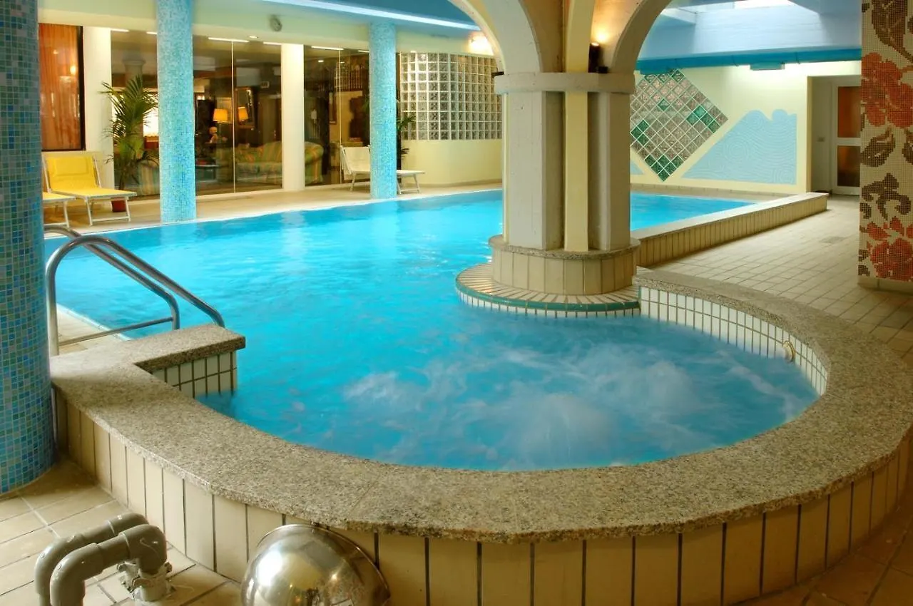 Hotel Ferrari Salsomaggiore Terme 4*,  Italië